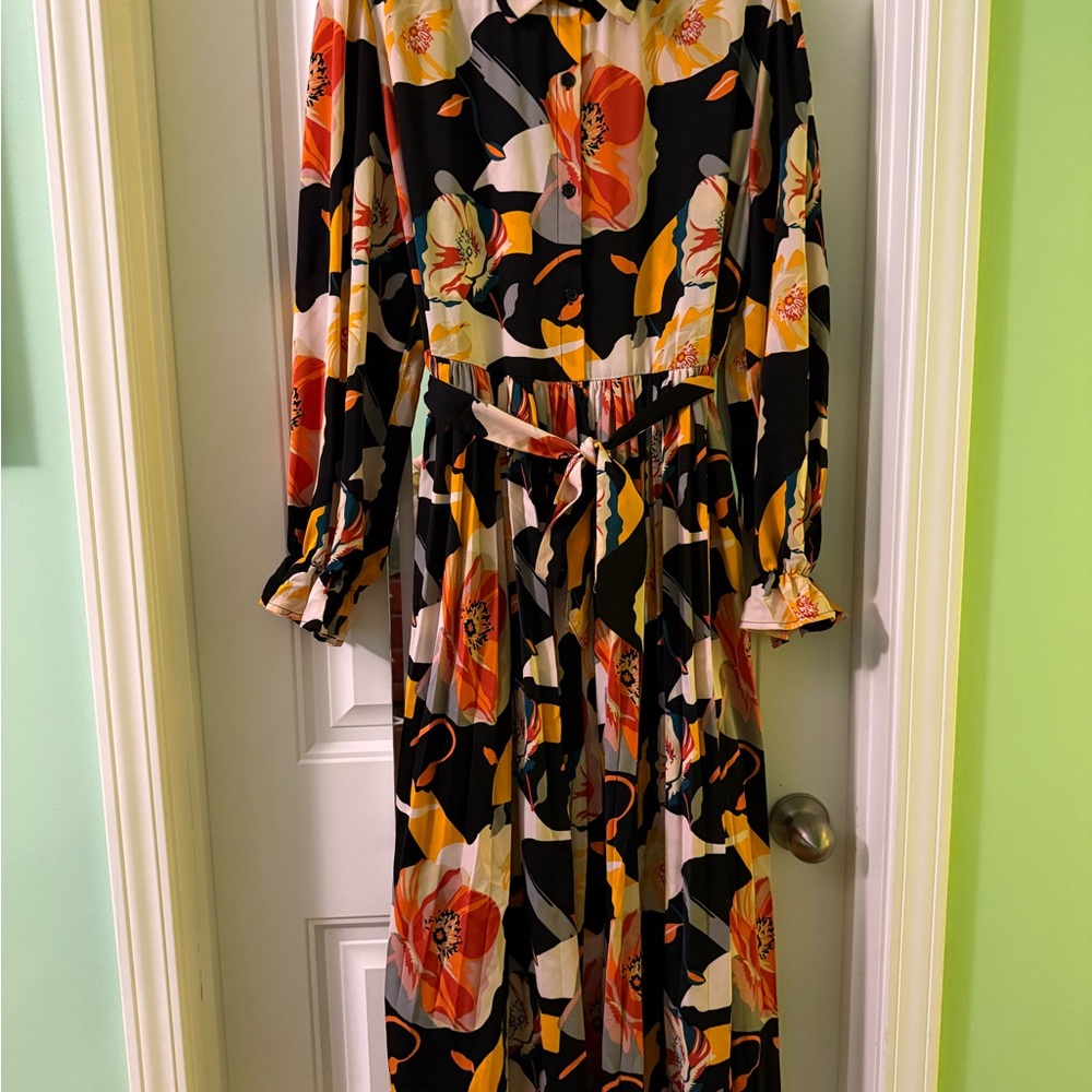 Beautiful belted floral boutique dress with pleated skirt detail.